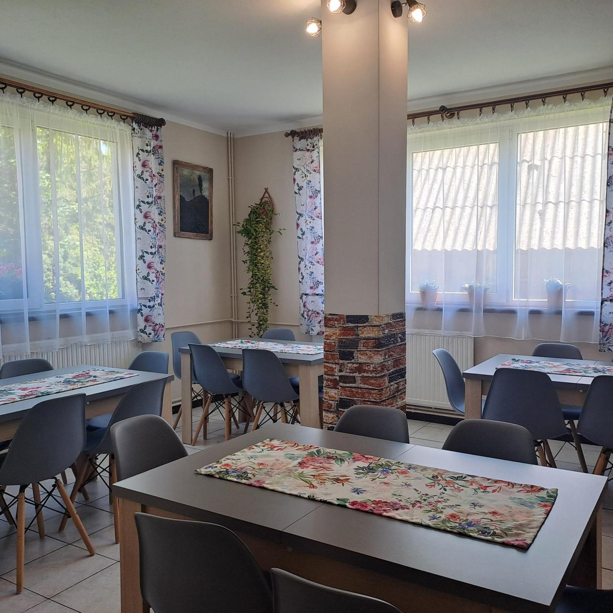 Wichrowe Wzgorza Hotel Strzebowiska Ngoại thất bức ảnh
